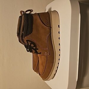 Clarks Mens Barnes Mid Oxford Boot